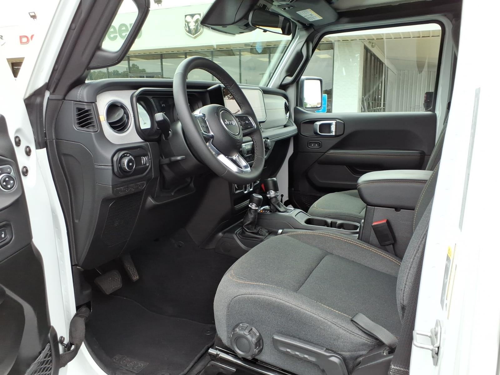 2025 Jeep Wrangler 4-Door Sahara 4x4