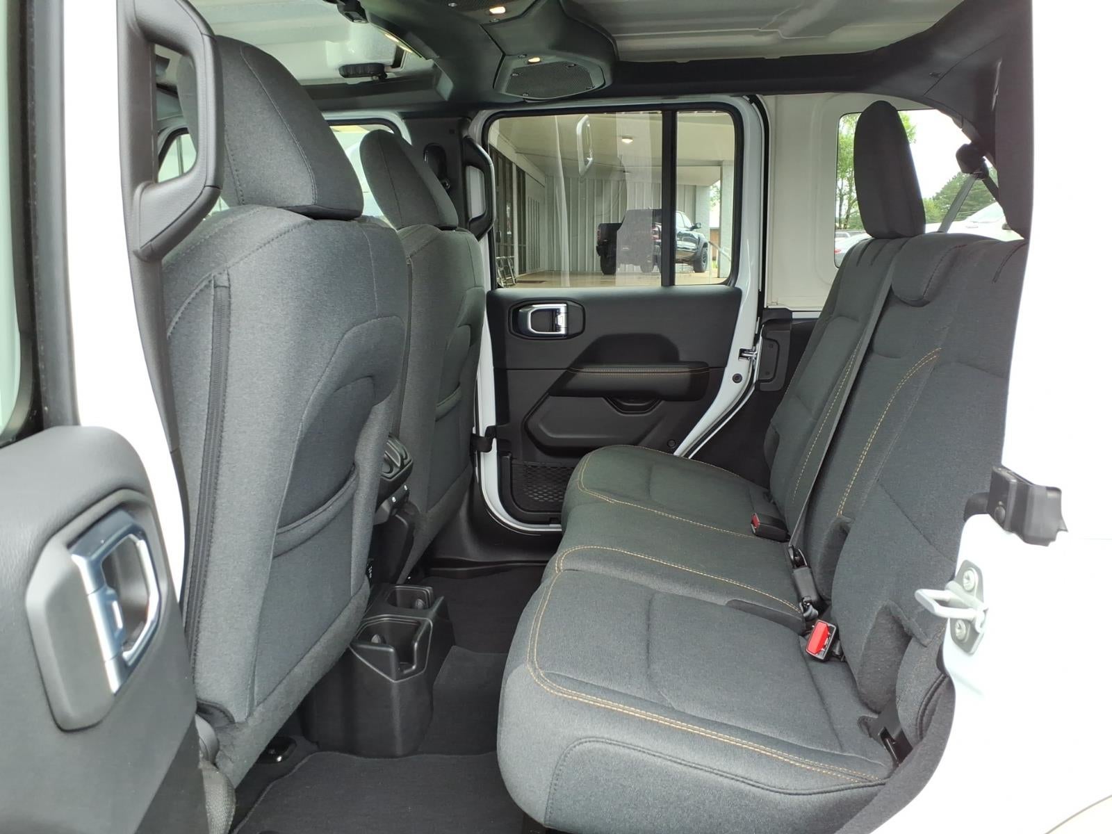 2025 Jeep Wrangler 4-Door Sahara 4x4