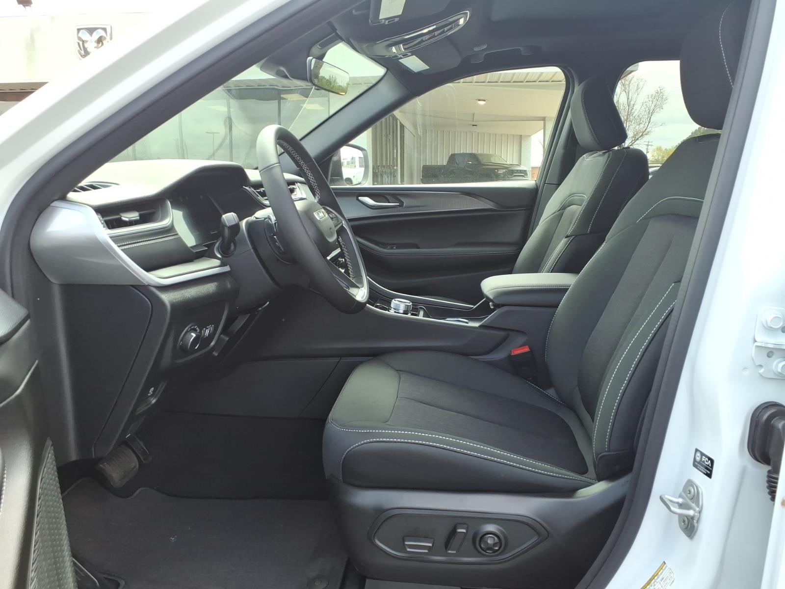 2026 Jeep Grand Cherokee GRAND CHEROKEE LAREDO X 4X2