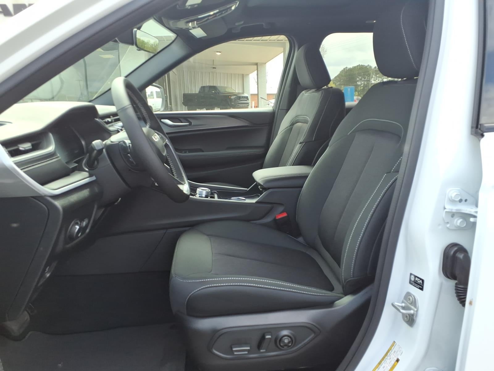 2026 Jeep Grand Cherokee GRAND CHEROKEE LAREDO X 4X2