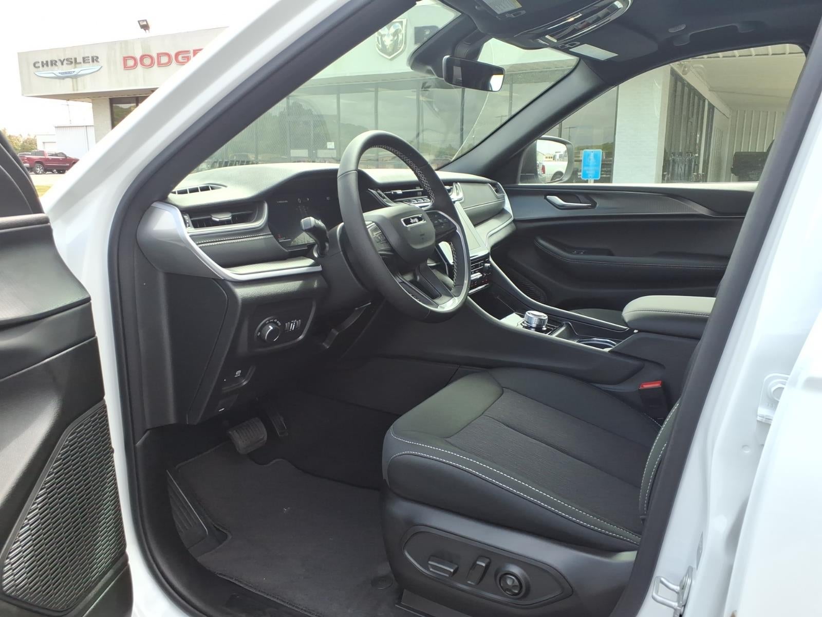 2026 Jeep Grand Cherokee GRAND CHEROKEE LAREDO X 4X2