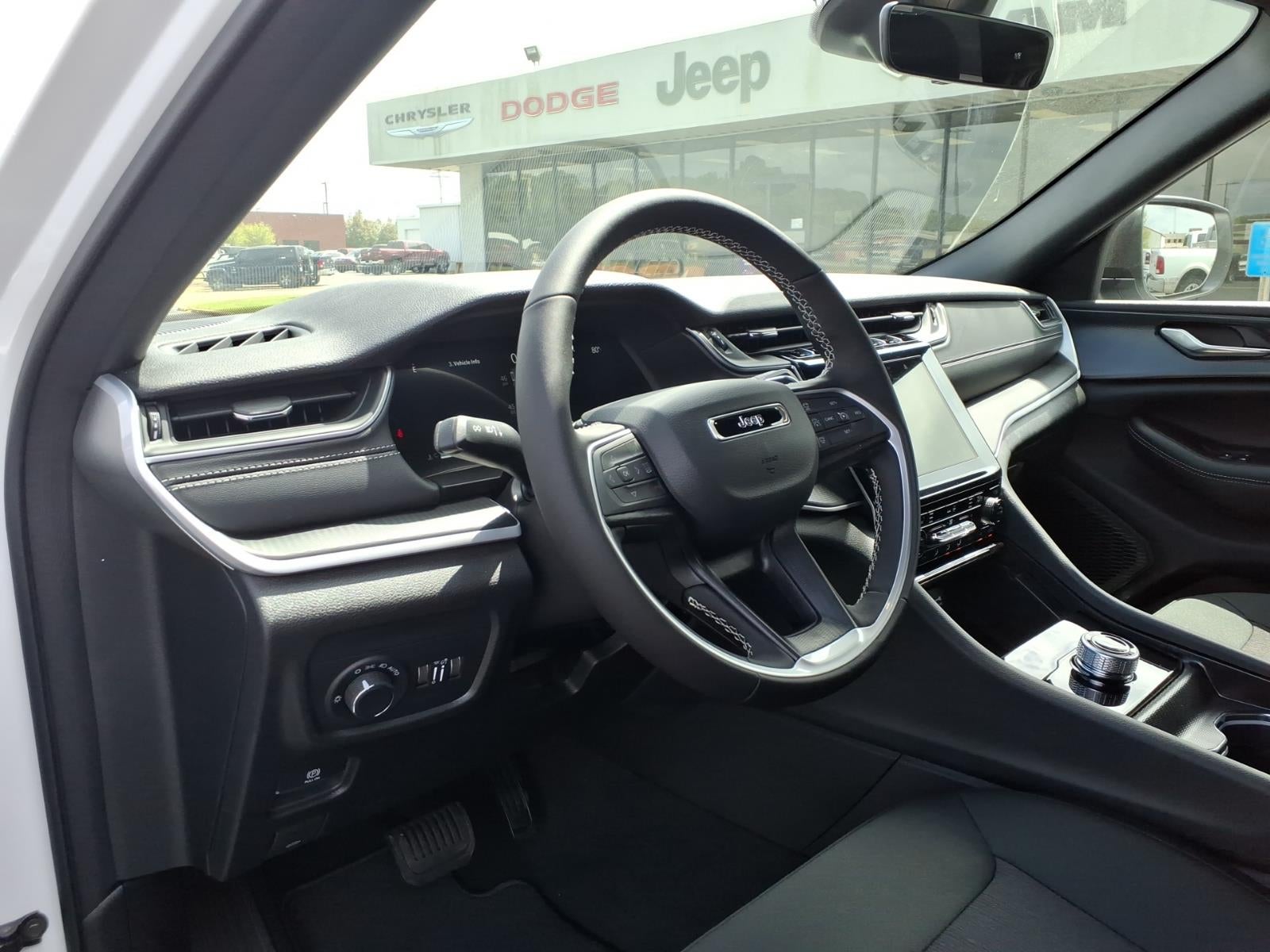 2026 Jeep Grand Cherokee GRAND CHEROKEE LAREDO X 4X2