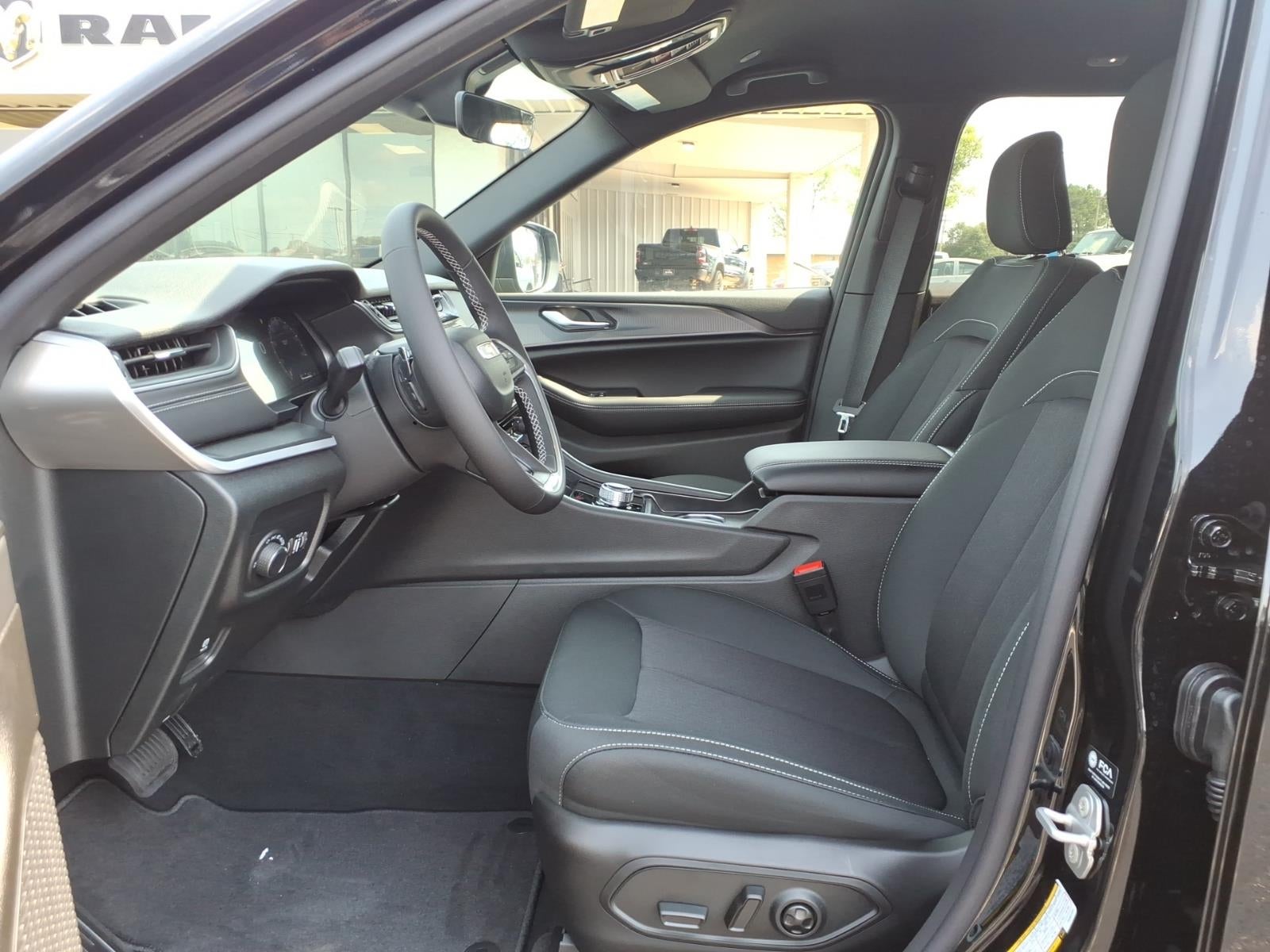 2026 Jeep Grand Cherokee GRAND CHEROKEE LAREDO 4X2