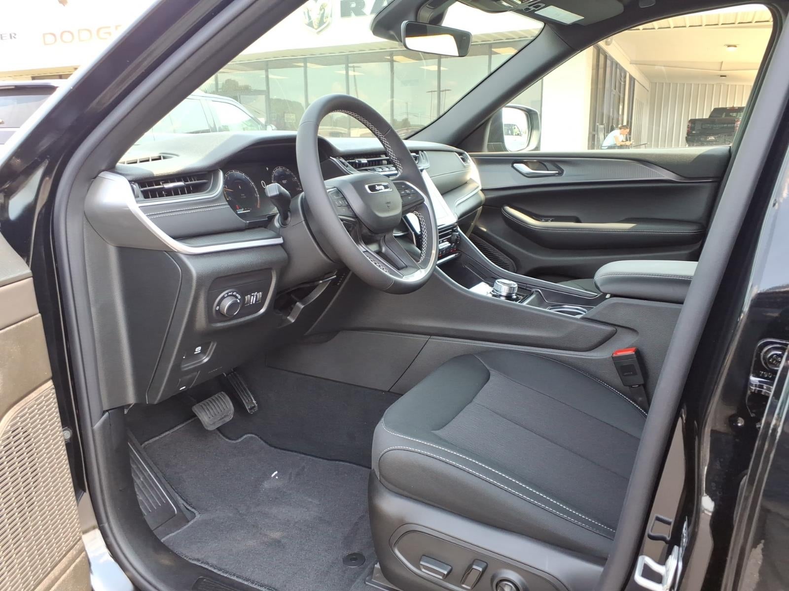 2026 Jeep Grand Cherokee GRAND CHEROKEE LAREDO 4X2