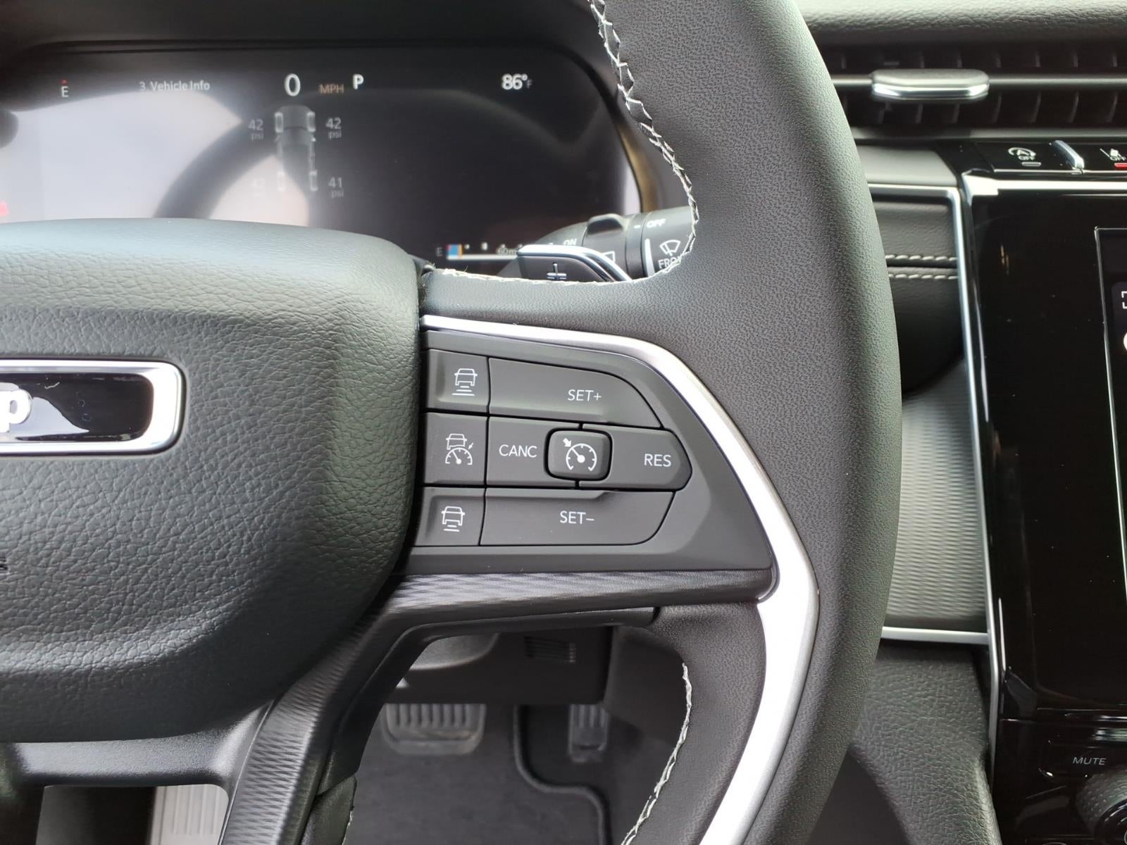 2026 Jeep Grand Cherokee GRAND CHEROKEE LAREDO X 4X2