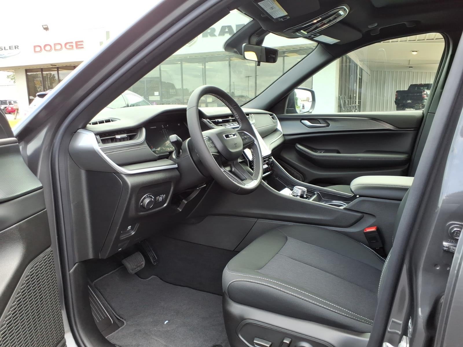 2026 Jeep Grand Cherokee GRAND CHEROKEE LAREDO X 4X2