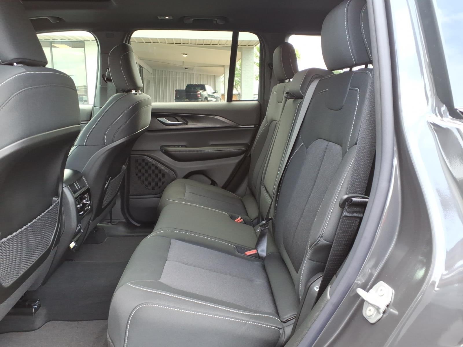 2026 Jeep Grand Cherokee GRAND CHEROKEE LAREDO X 4X2