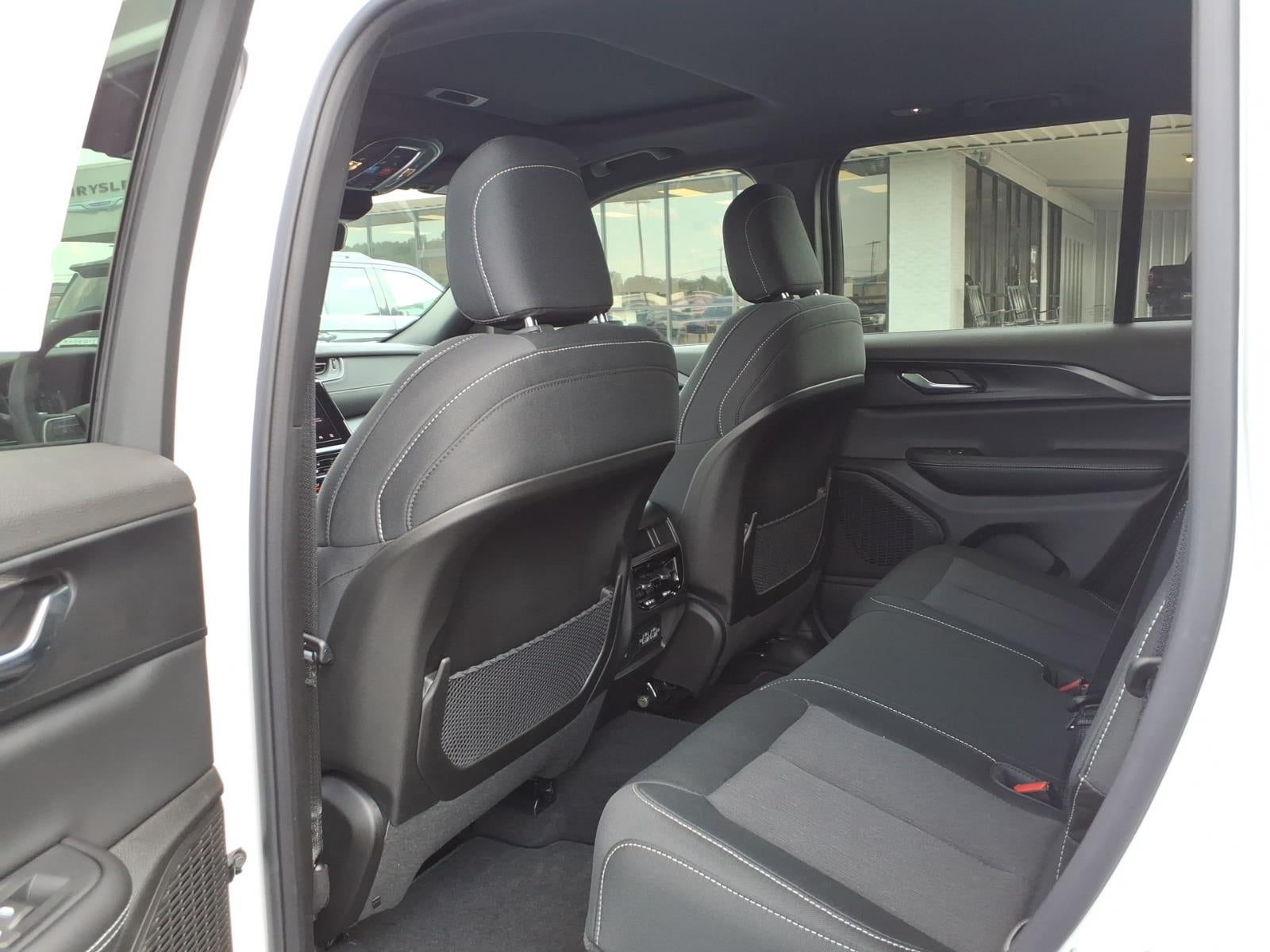 2026 Jeep Grand Cherokee GRAND CHEROKEE LAREDO X 4X2