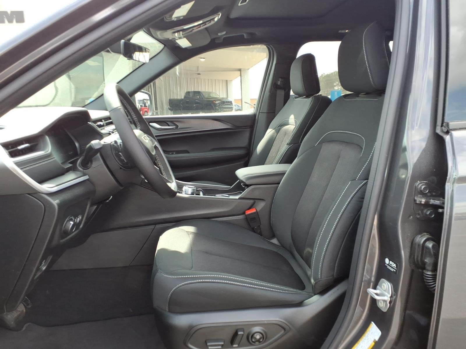 2026 Jeep Grand Cherokee GRAND CHEROKEE LAREDO X 4X2