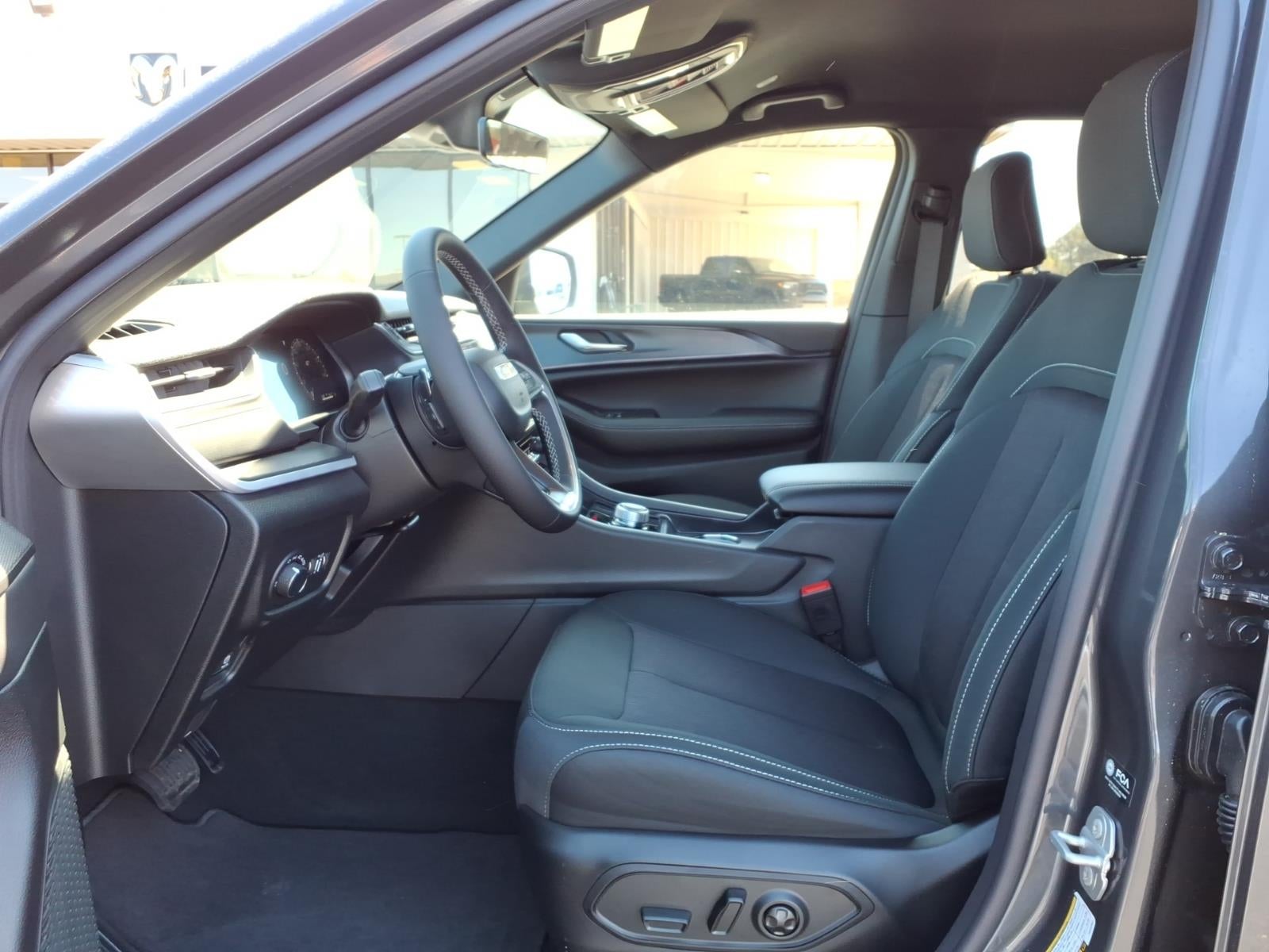 2026 Jeep Grand Cherokee GRAND CHEROKEE LAREDO 4X2