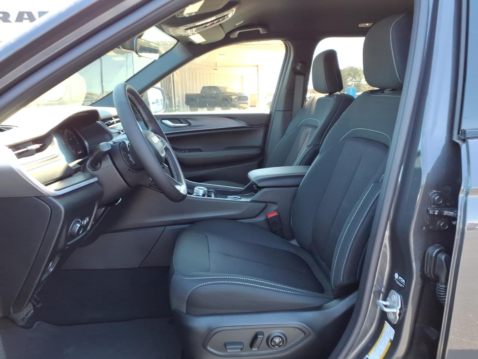 2026 Jeep Grand Cherokee GRAND CHEROKEE LAREDO 4X2