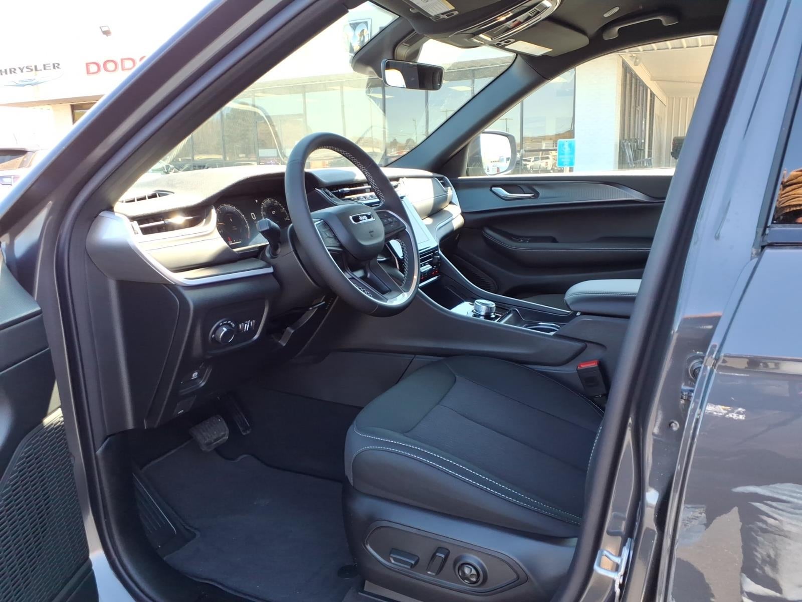 2026 Jeep Grand Cherokee GRAND CHEROKEE LAREDO 4X2