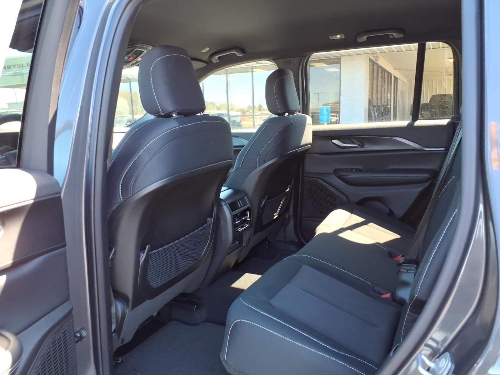 2026 Jeep Grand Cherokee GRAND CHEROKEE LAREDO 4X2