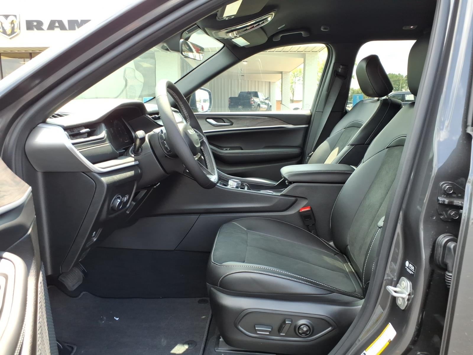 2026 Jeep Grand Cherokee GRAND CHEROKEE LAREDO ALTITUDE 4X2