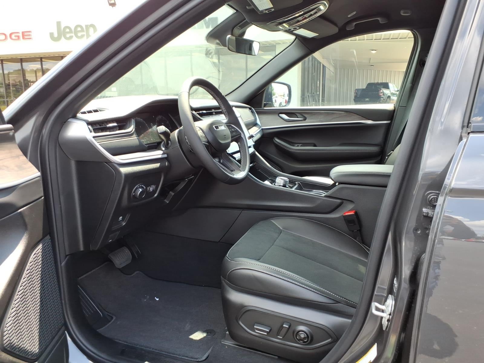2026 Jeep Grand Cherokee GRAND CHEROKEE LAREDO ALTITUDE 4X2