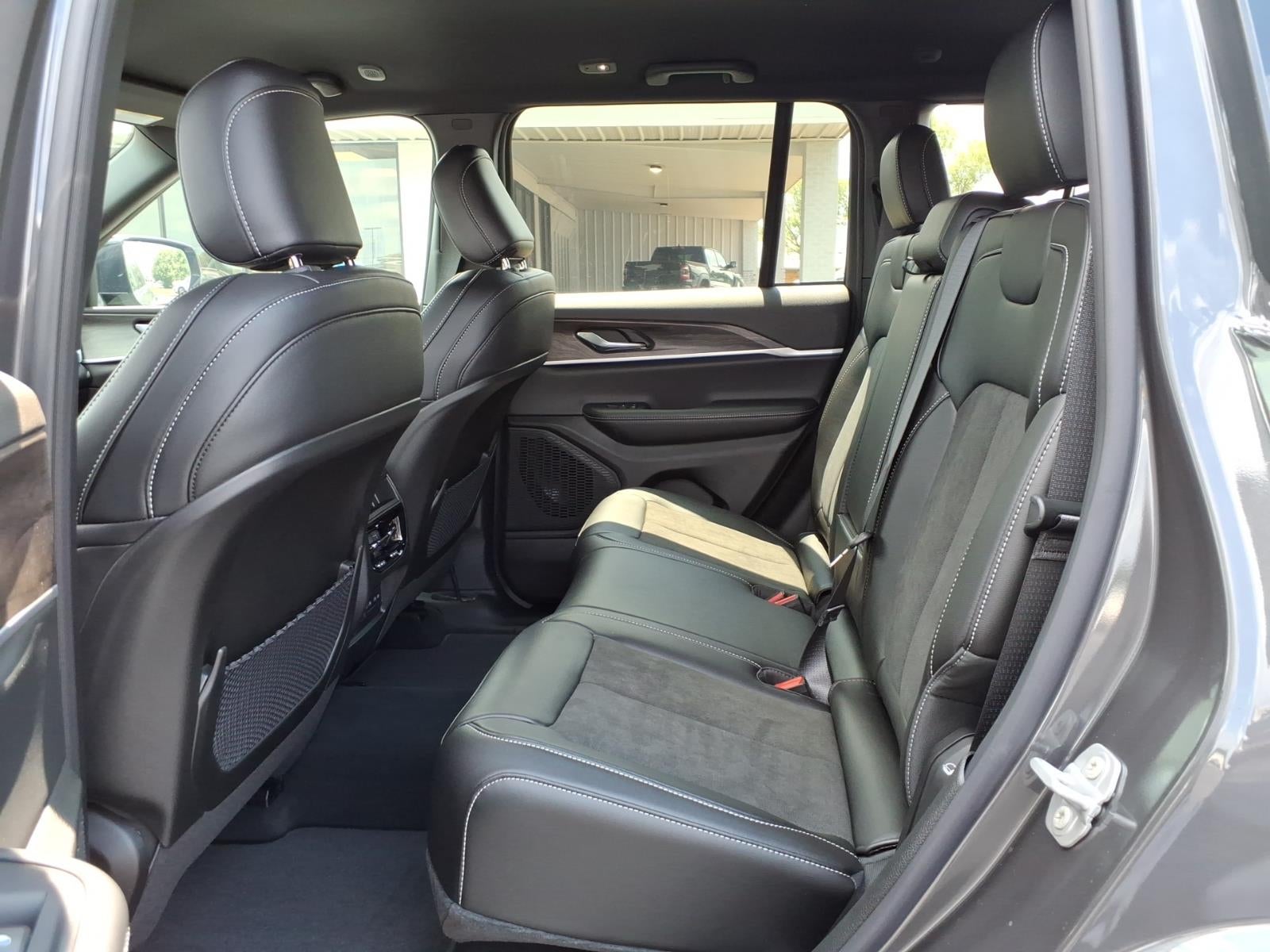 2026 Jeep Grand Cherokee GRAND CHEROKEE LAREDO ALTITUDE 4X2