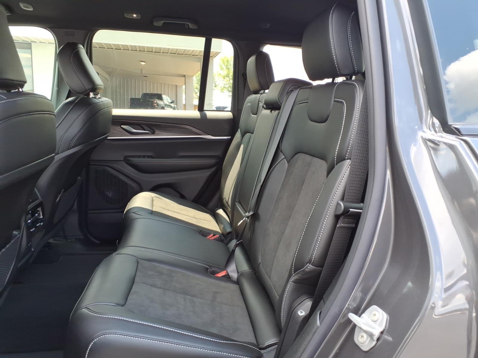 2026 Jeep Grand Cherokee GRAND CHEROKEE LAREDO ALTITUDE 4X2