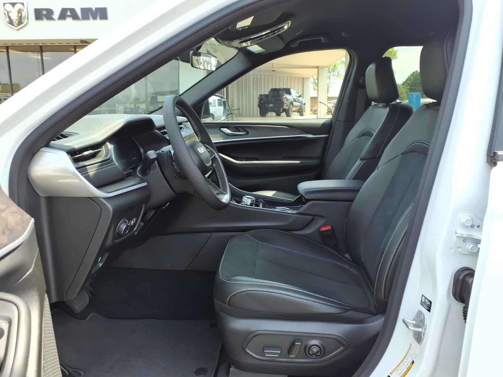 2026 Jeep Grand Cherokee GRAND CHEROKEE LAREDO ALTITUDE 4X2