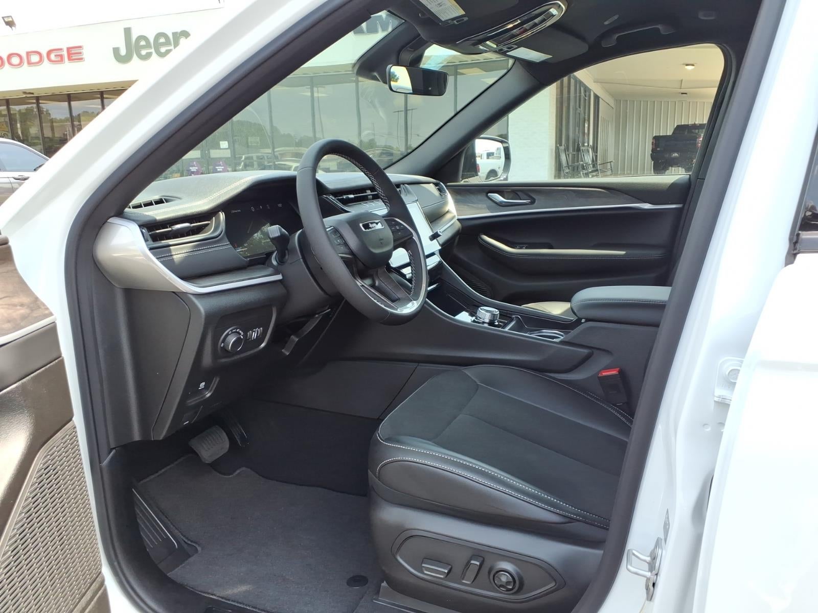 2026 Jeep Grand Cherokee GRAND CHEROKEE LAREDO ALTITUDE 4X2