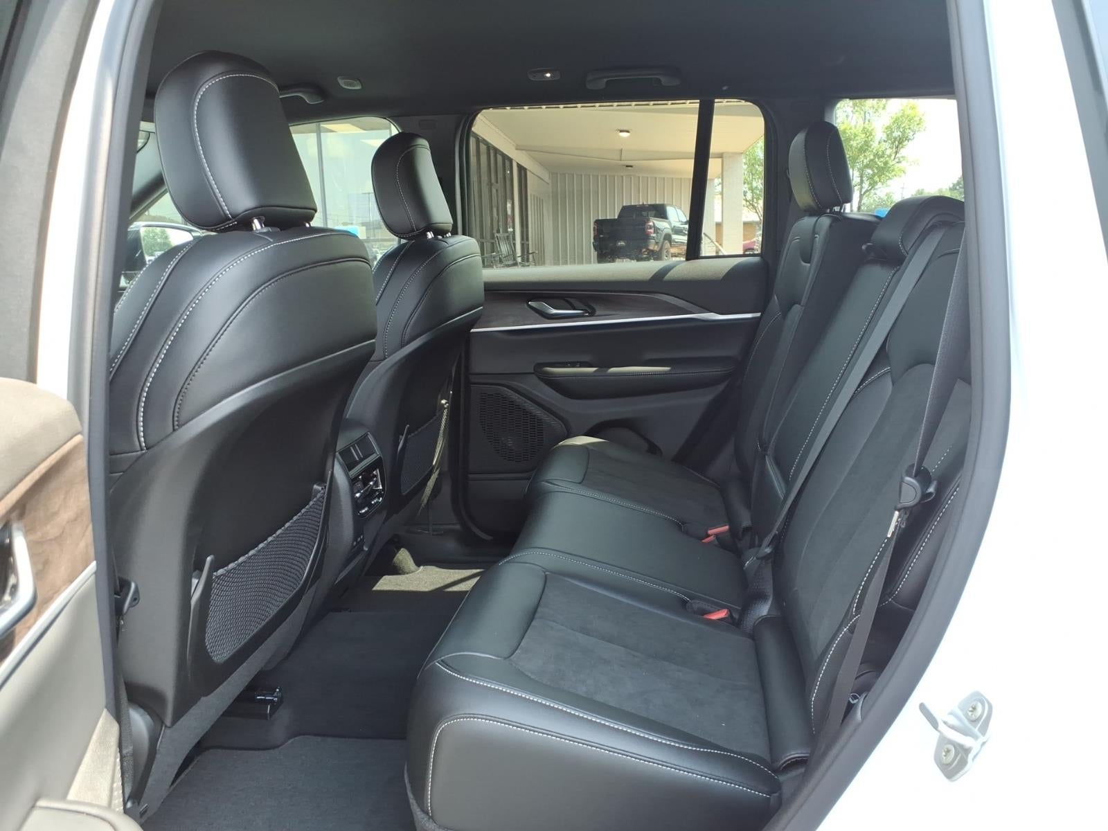 2026 Jeep Grand Cherokee GRAND CHEROKEE LAREDO ALTITUDE 4X2