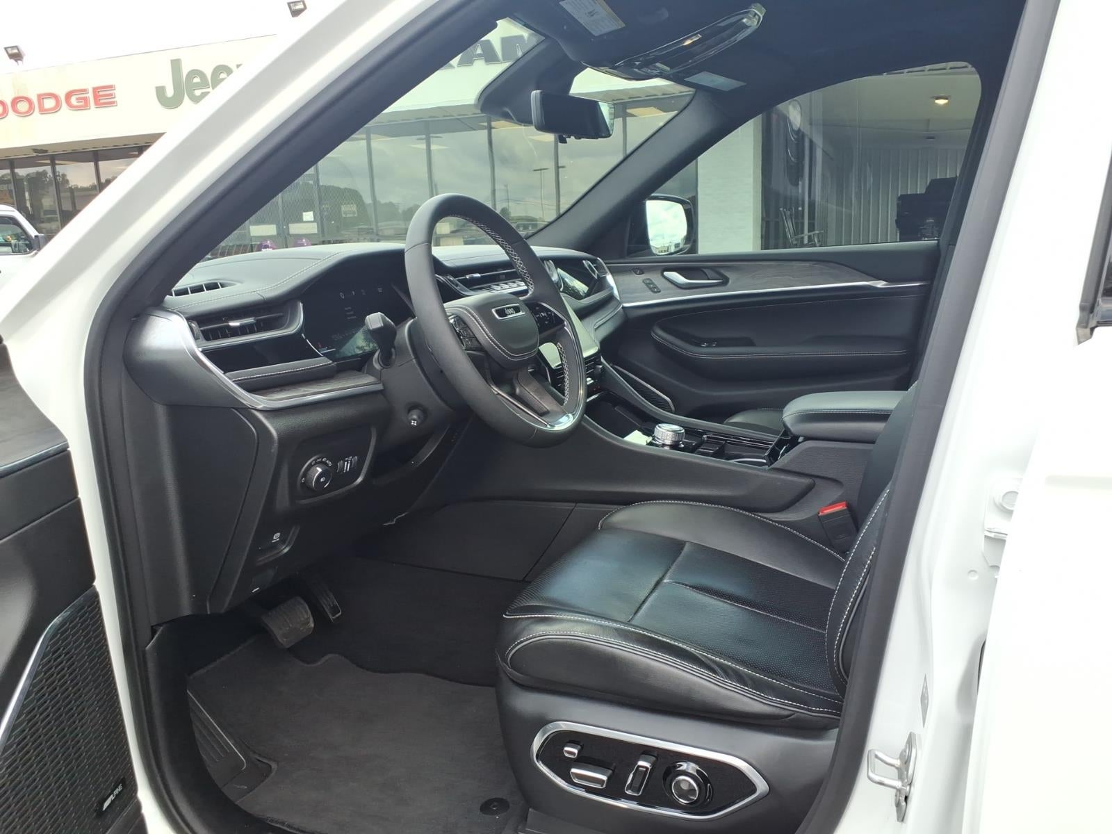 2023 Jeep Grand Cherokee Overland 4x2
