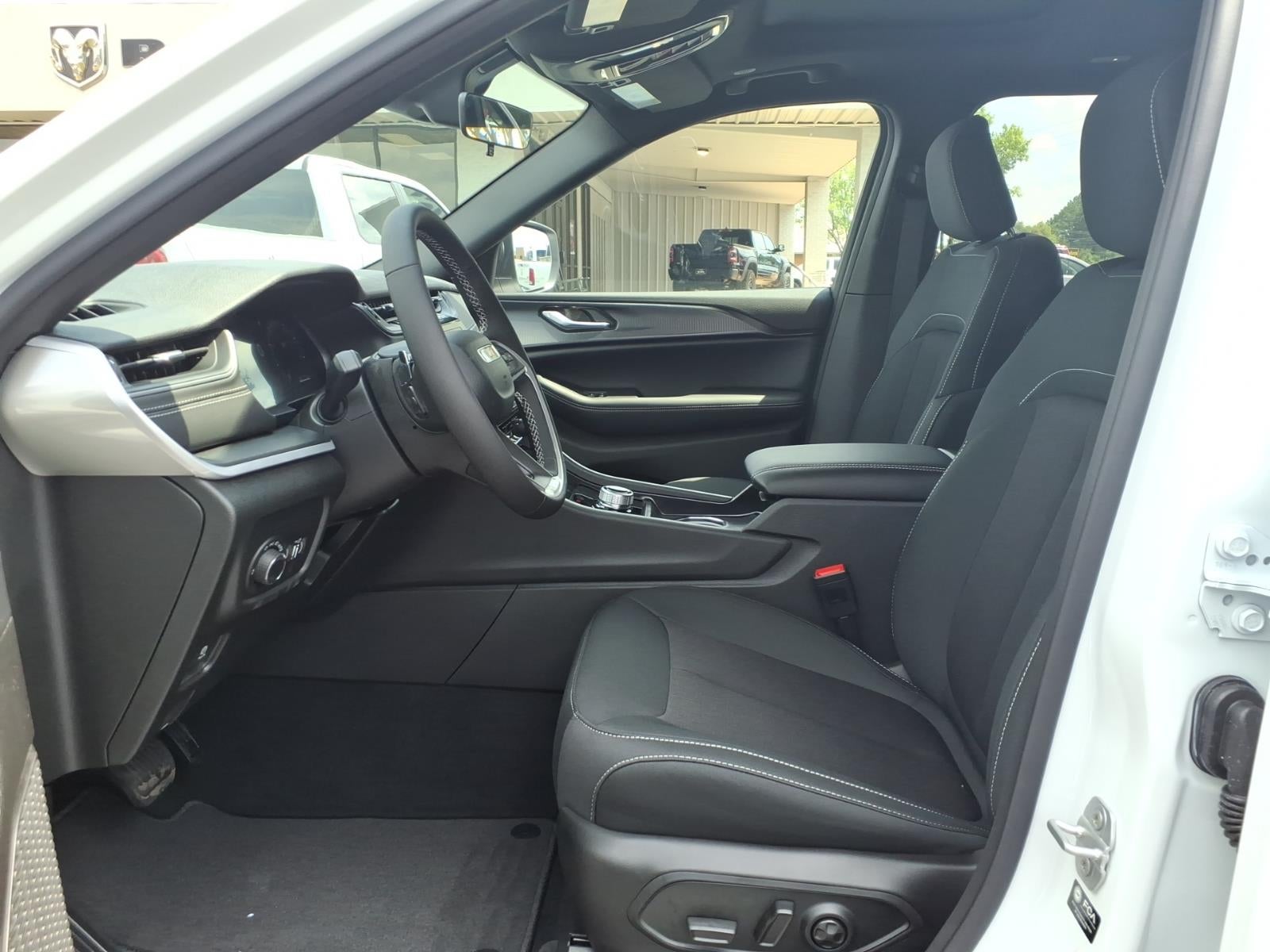 2026 Jeep Grand Cherokee GRAND CHEROKEE L LAREDO X 4X2