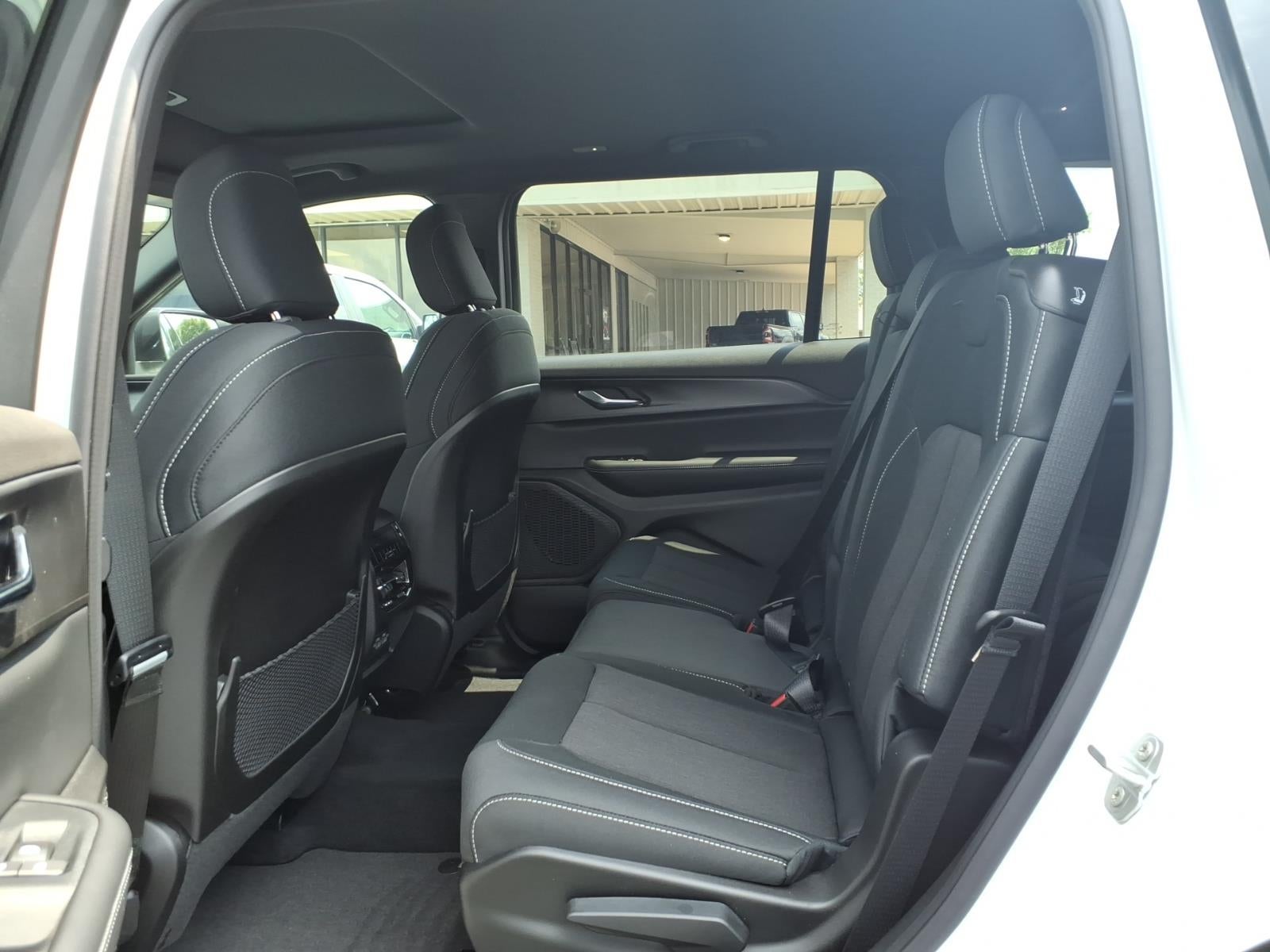2026 Jeep Grand Cherokee GRAND CHEROKEE L LAREDO X 4X2