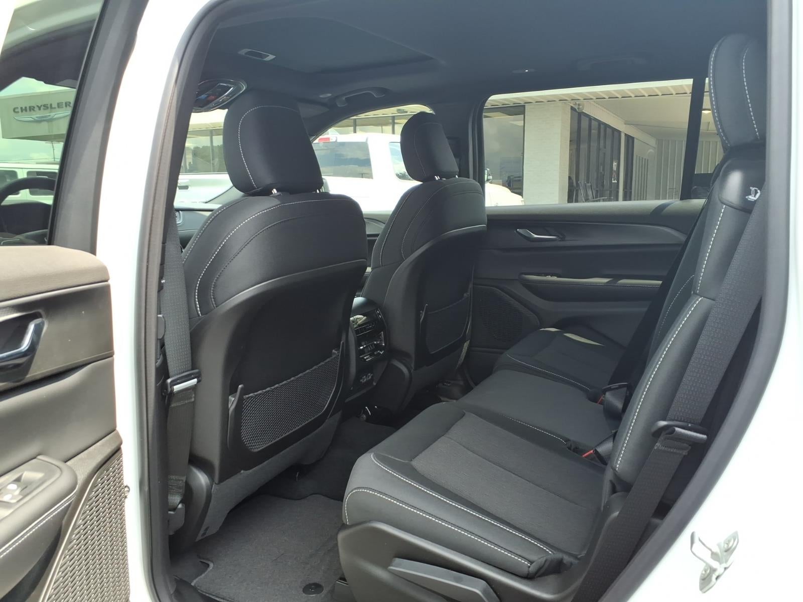 2026 Jeep Grand Cherokee GRAND CHEROKEE L LAREDO X 4X2
