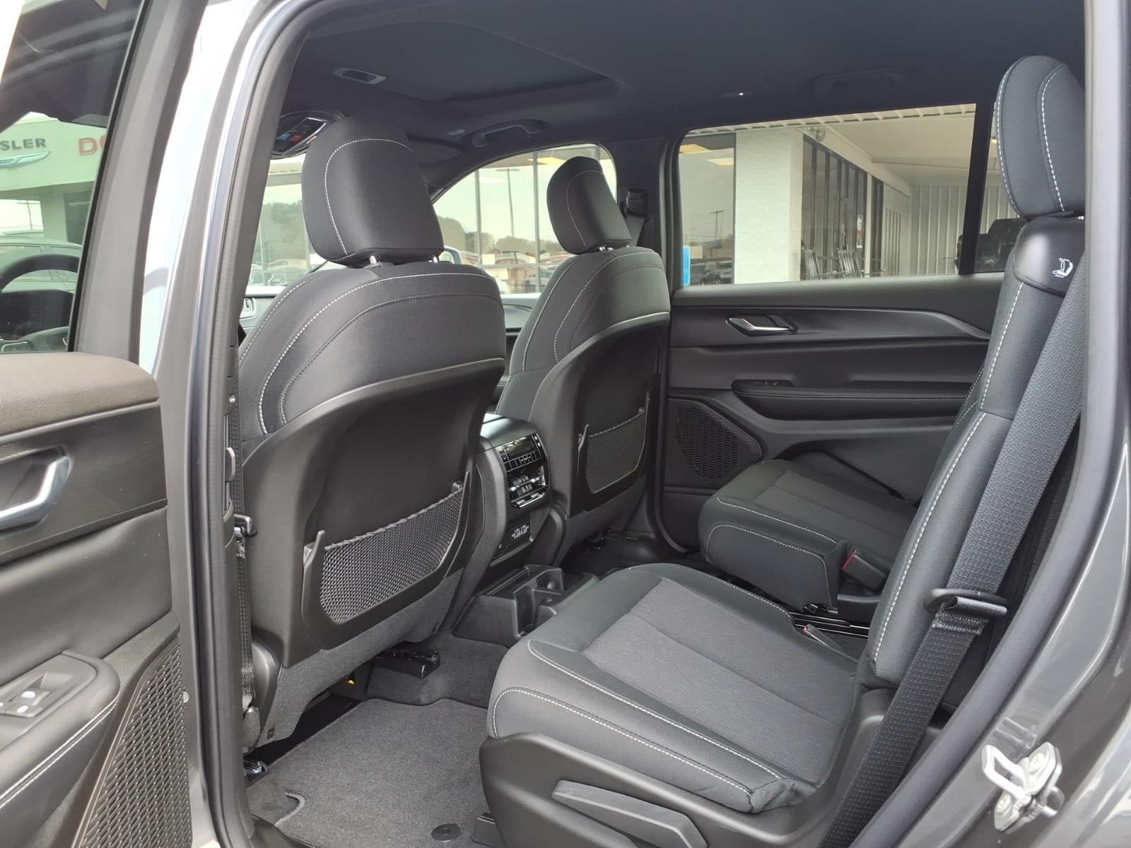 2026 Jeep Grand Cherokee GRAND CHEROKEE L LAREDO X 4X2