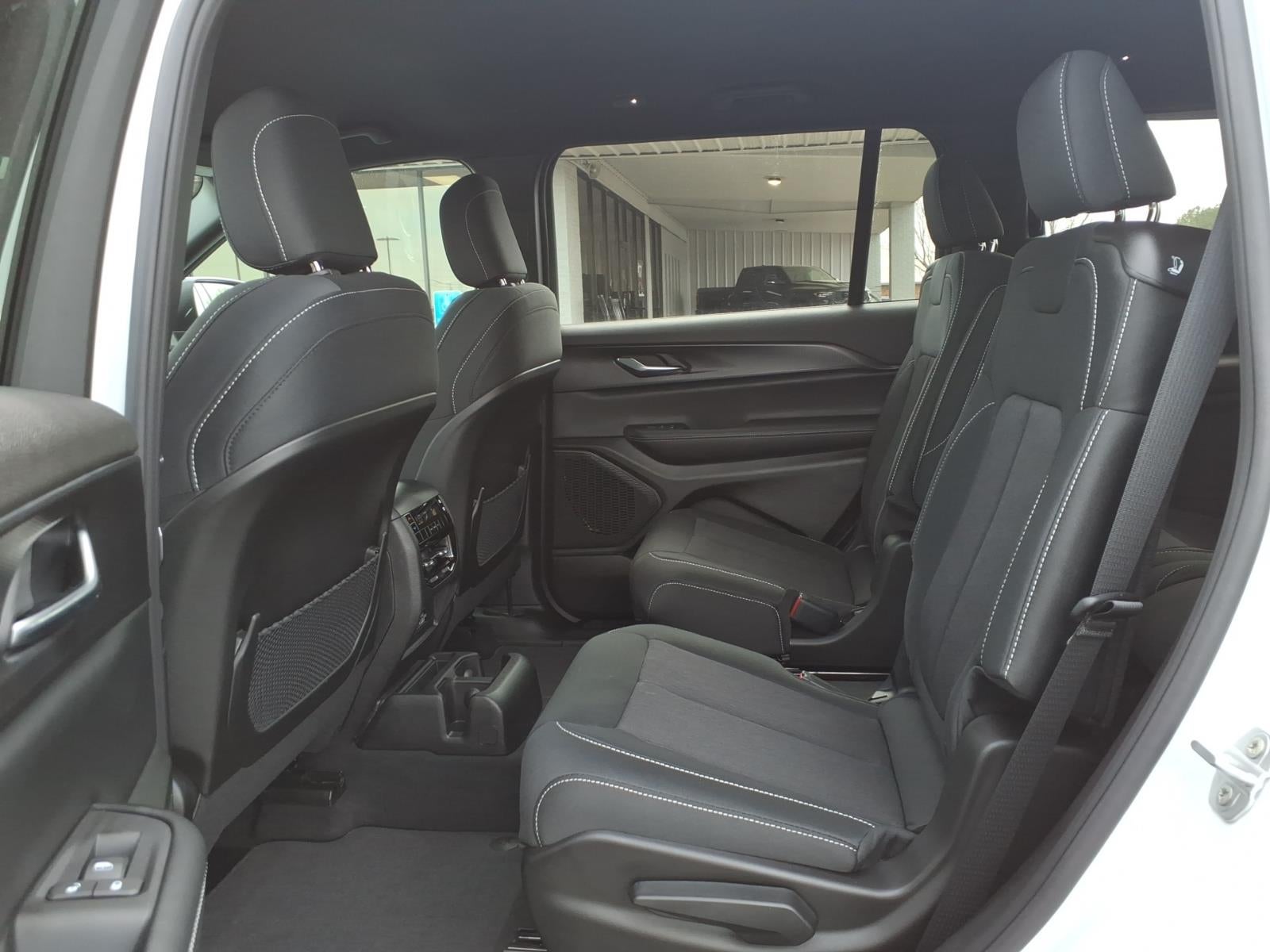 2026 Jeep Grand Cherokee GRAND CHEROKEE L LAREDO 4X2