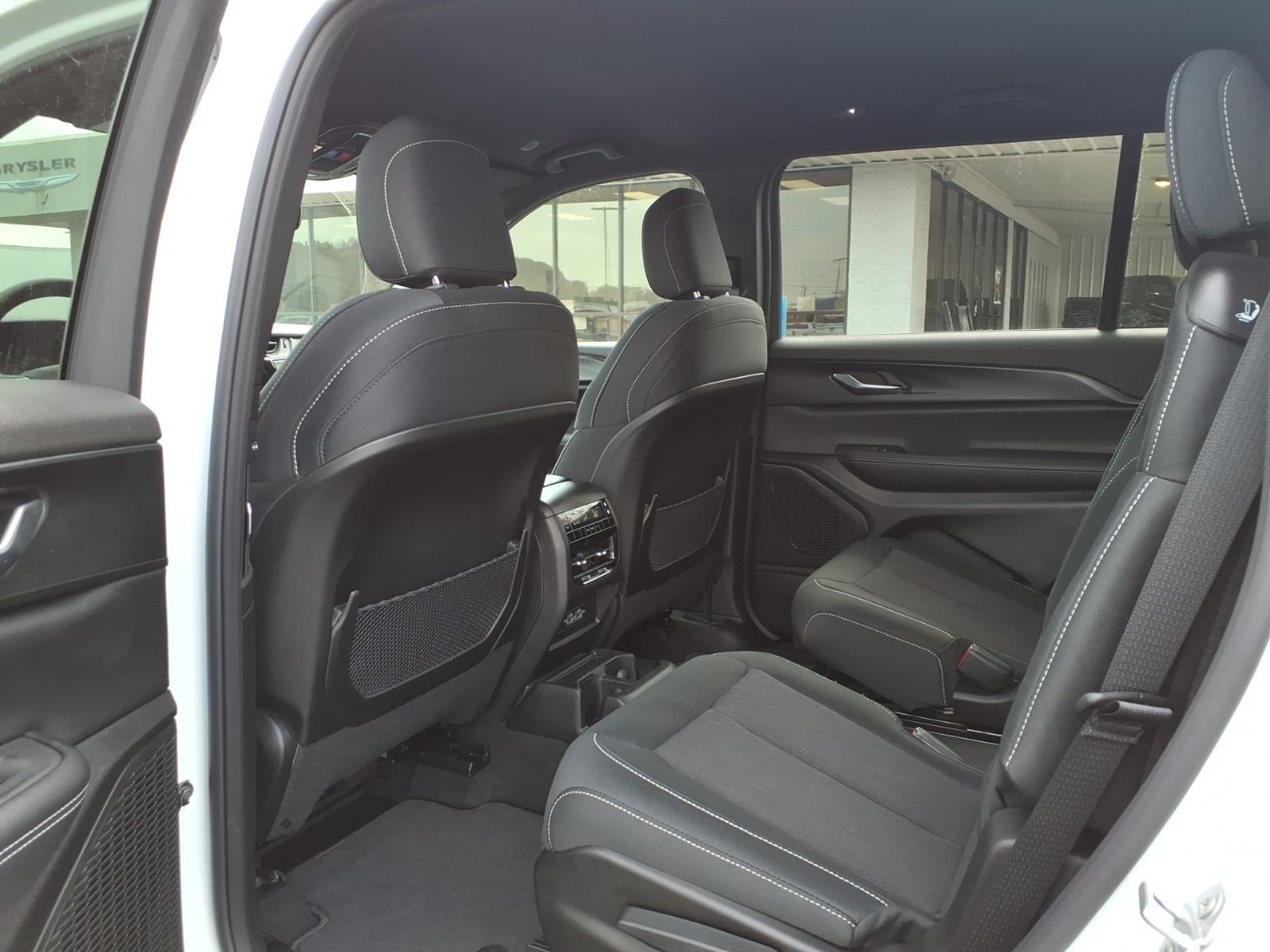 2026 Jeep Grand Cherokee GRAND CHEROKEE L LAREDO 4X2