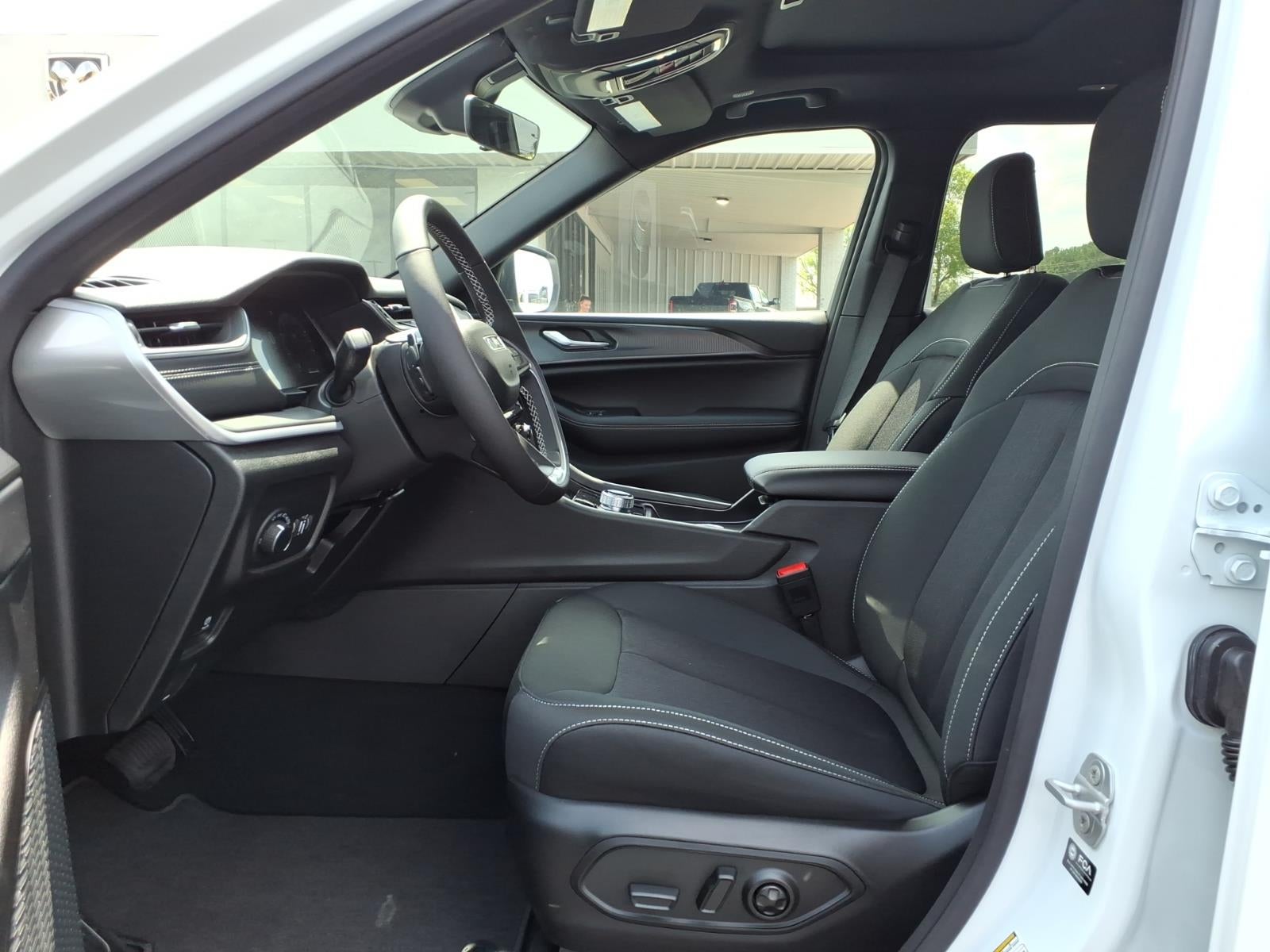2026 Jeep Grand Cherokee GRAND CHEROKEE L LAREDO X 4X2