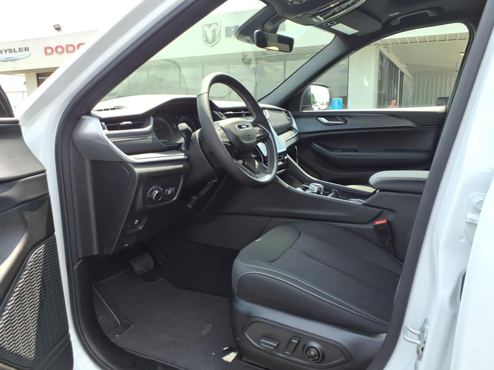 2026 Jeep Grand Cherokee GRAND CHEROKEE L LAREDO X 4X2