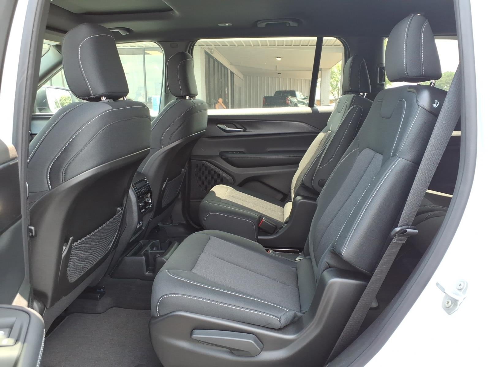 2026 Jeep Grand Cherokee GRAND CHEROKEE L LAREDO X 4X2