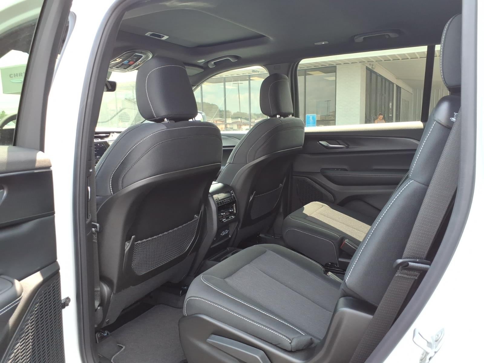 2026 Jeep Grand Cherokee GRAND CHEROKEE L LAREDO X 4X2