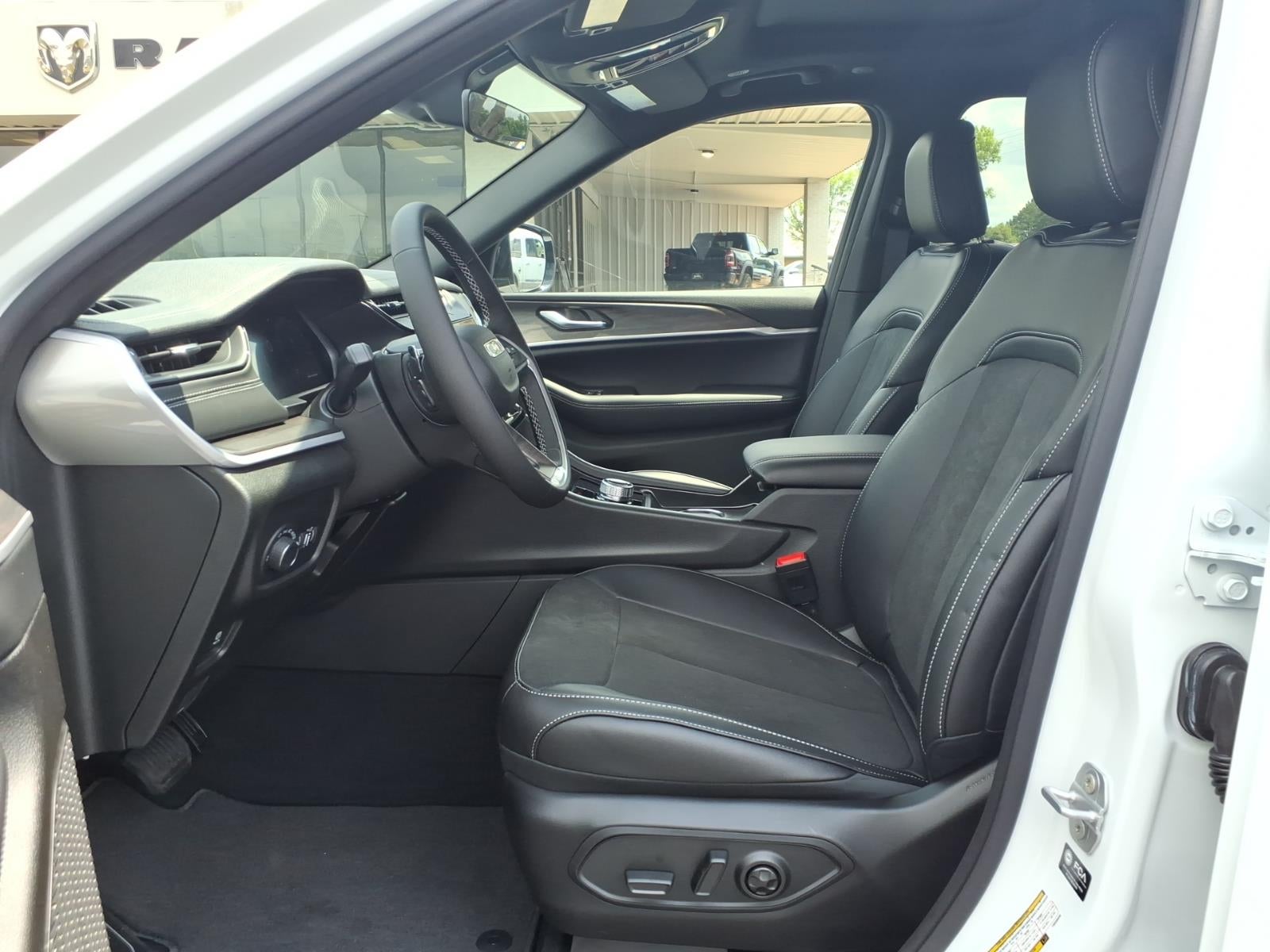 2026 Jeep Grand Cherokee GRAND CHEROKEE L LAREDO ALTITUDE 4X2
