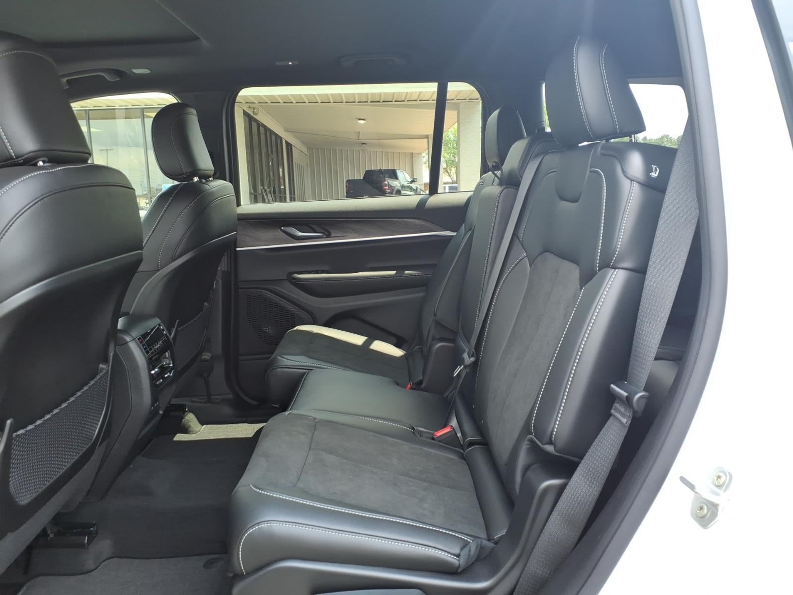 2026 Jeep Grand Cherokee GRAND CHEROKEE L LAREDO ALTITUDE 4X2