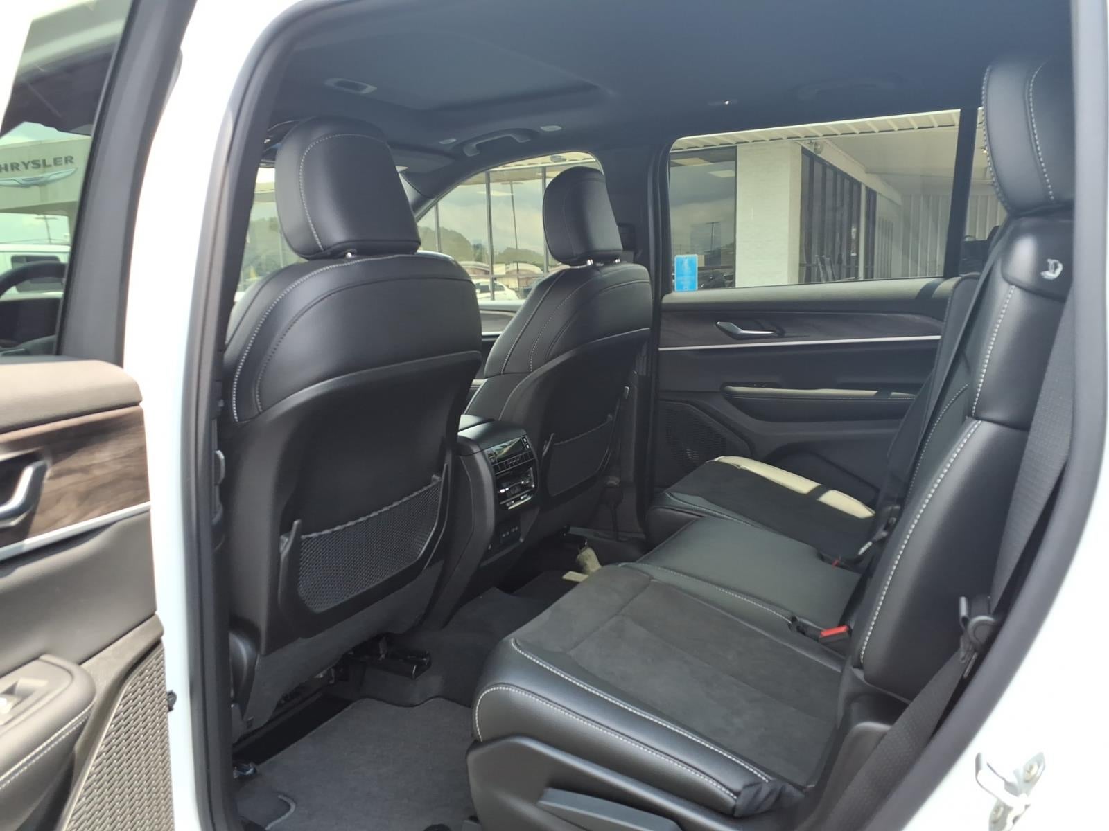 2026 Jeep Grand Cherokee GRAND CHEROKEE L LAREDO ALTITUDE 4X2