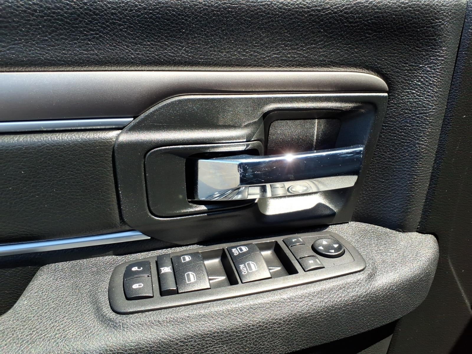 2024 RAM 1500 Classic Warlock Crew Cab 4x2 5'7' Box