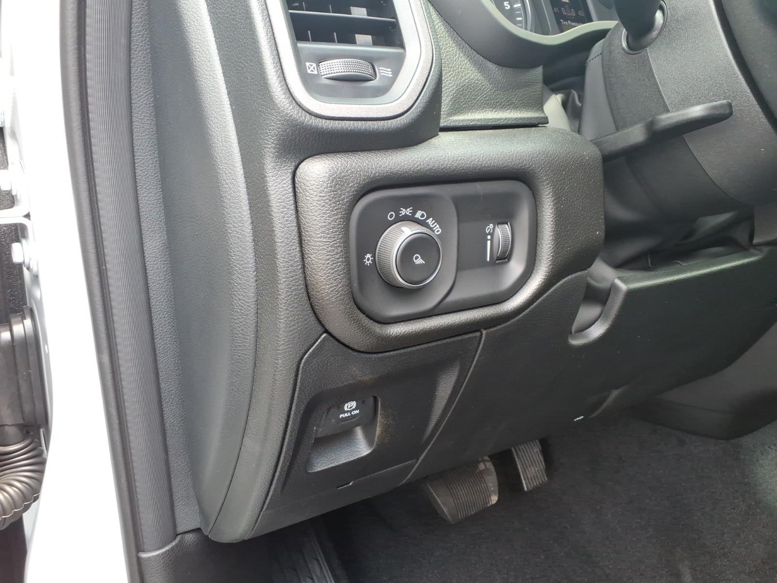 2026 RAM Ram 1500 RAM 1500 TRADESMAN QUAD CAB 4X2 6'4' BOX