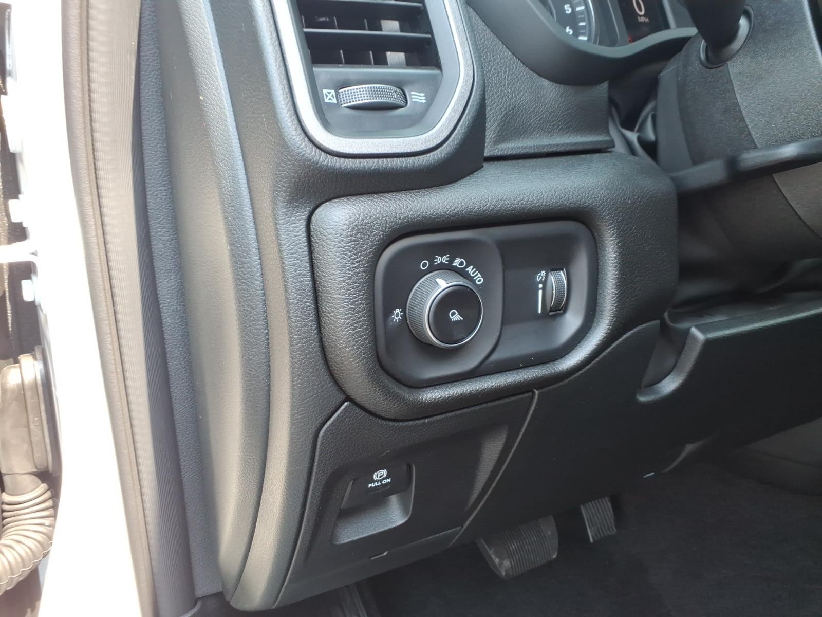 2026 RAM Ram 1500 RAM 1500 TRADESMAN QUAD CAB 4X2 6'4' BOX