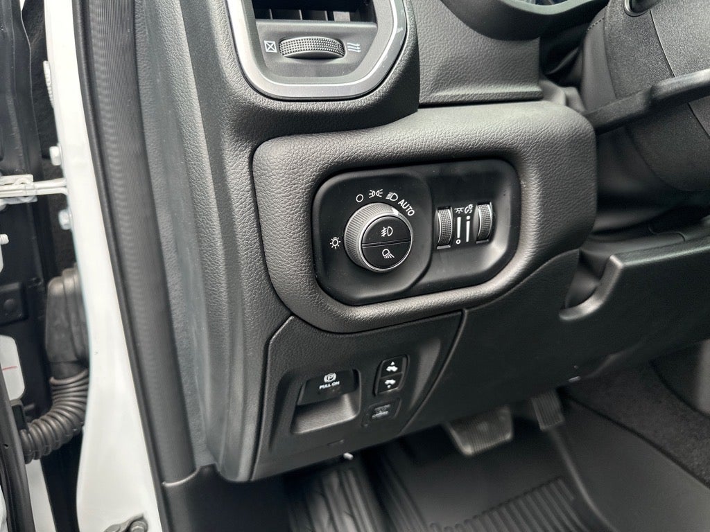 2025 RAM Ram 1500 RAM 1500 BIG HORN CREW CAB 4X4 5'7' BOX