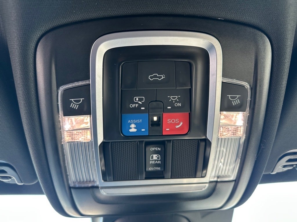 2024 RAM 1500 Laramie Crew Cab 4x4 5'7' Box