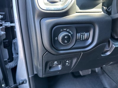 2024 RAM 1500 Laramie Crew Cab 4x4 5'7' Box