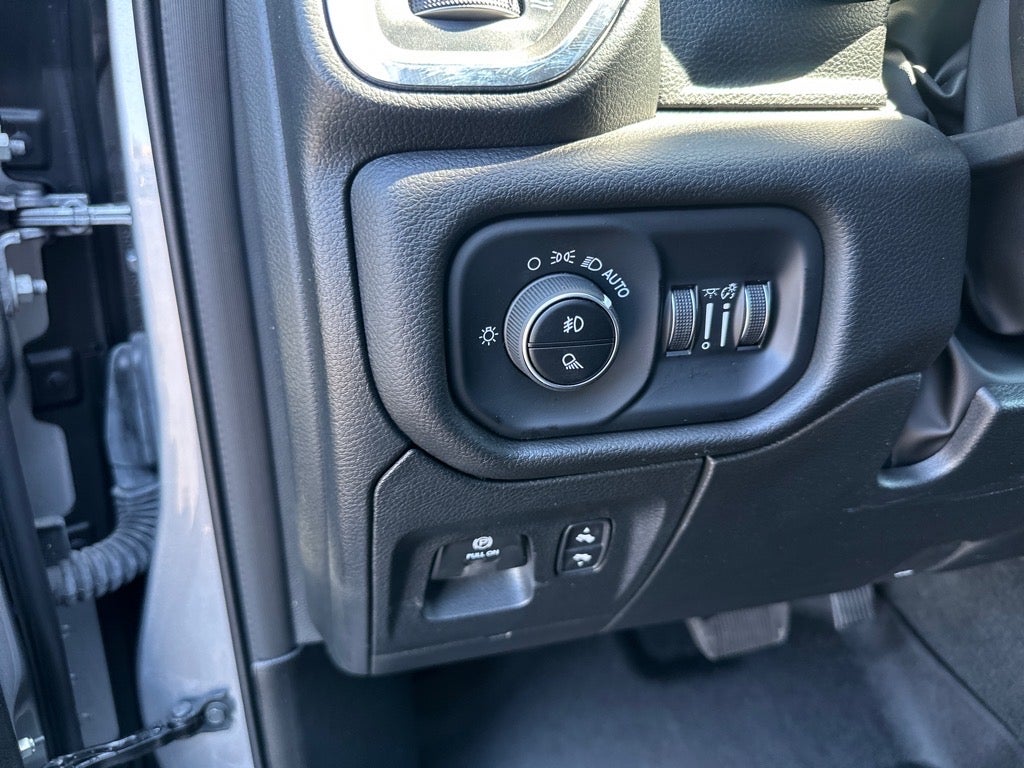 2024 RAM 1500 Laramie Crew Cab 4x4 5'7' Box