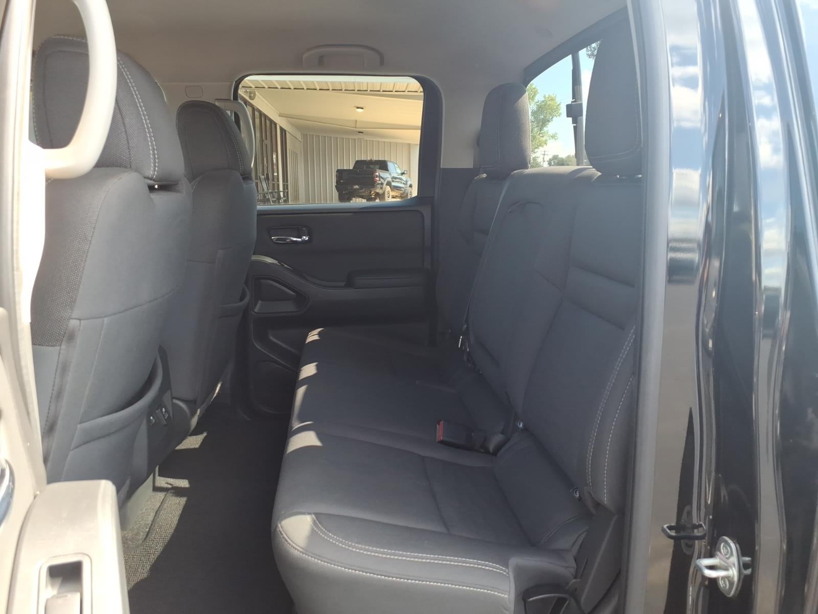 2022 Nissan Frontier Crew Cab SV 4x2