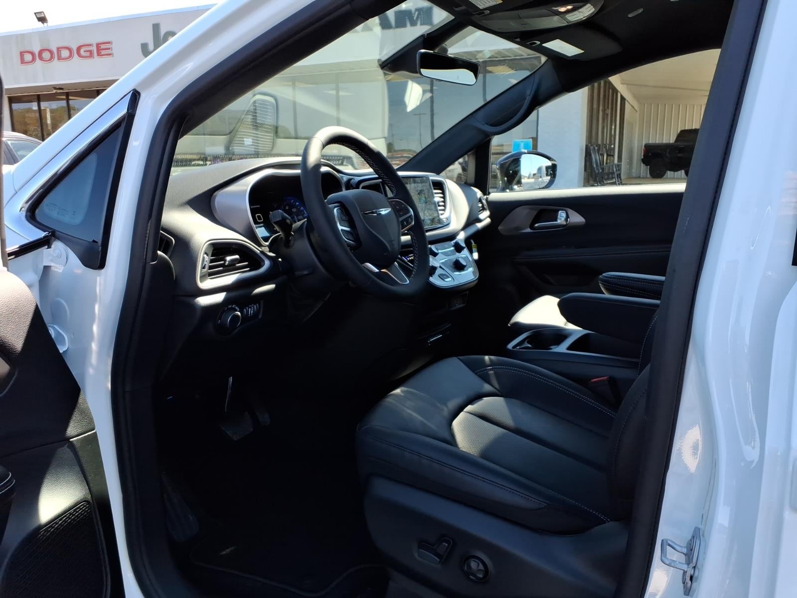 2026 Chrysler Voyager VOYAGER LX