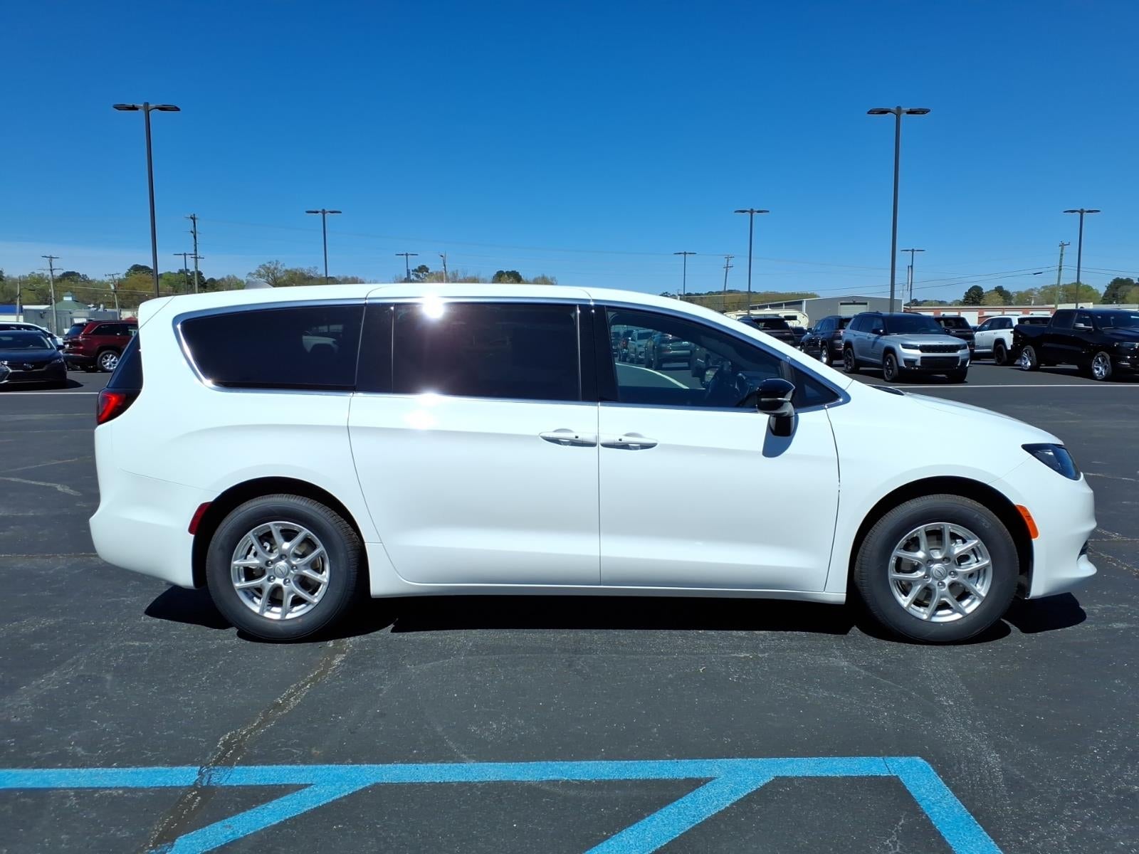 2026 Chrysler Voyager VOYAGER LX