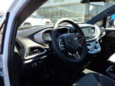 2026 Chrysler Voyager VOYAGER LX