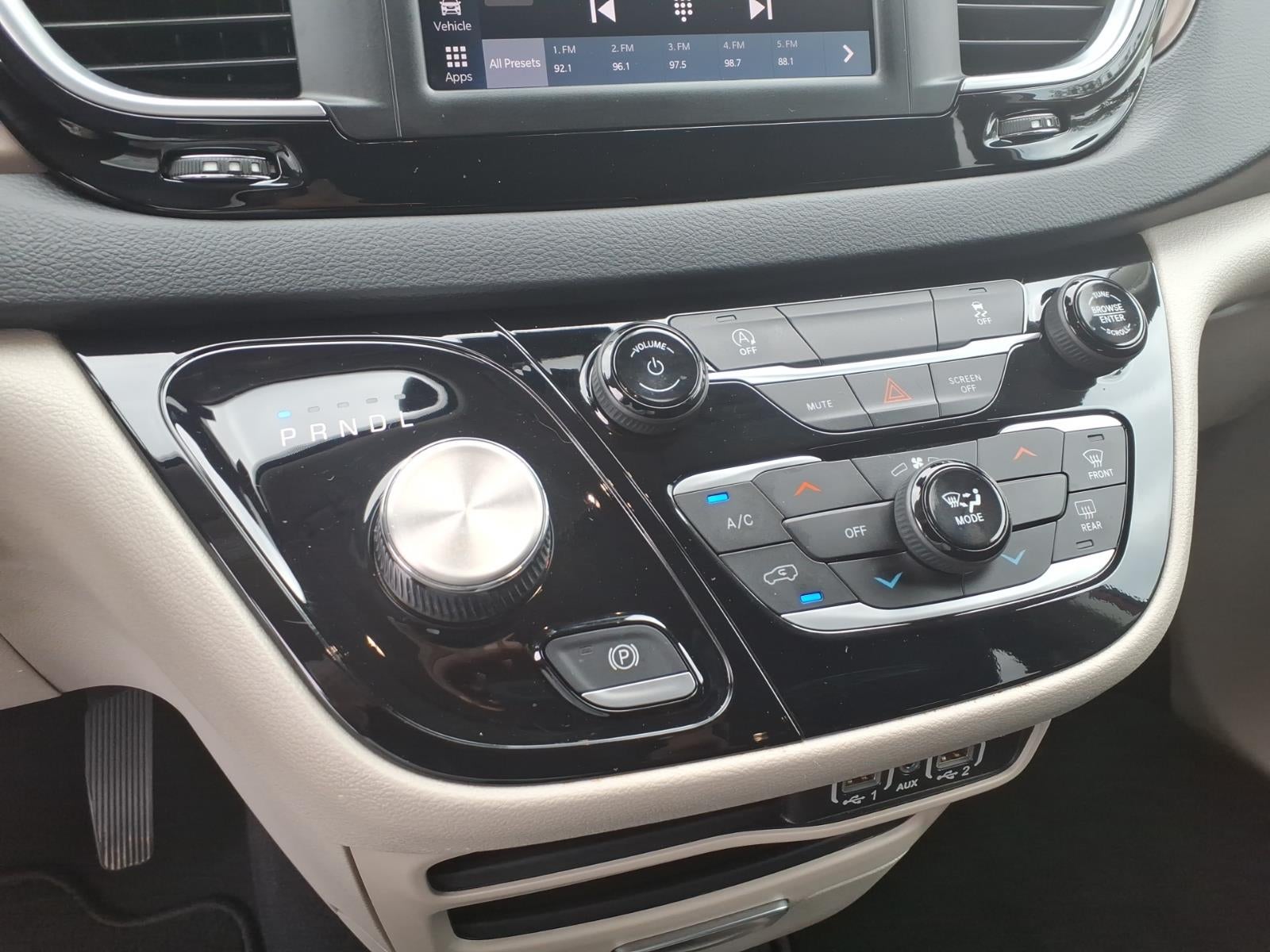 2023 Chrysler Voyager LX